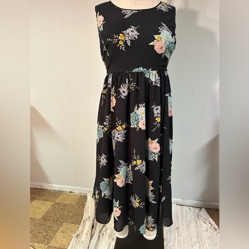 Torrid, midi dress with floral pattern, size 26